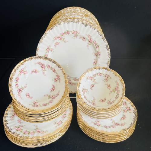 A Royal Albert Dimity Rose Part Dinner Service image-1