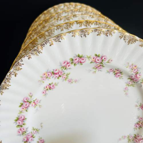 A Royal Albert Dimity Rose Part Dinner Service image-2