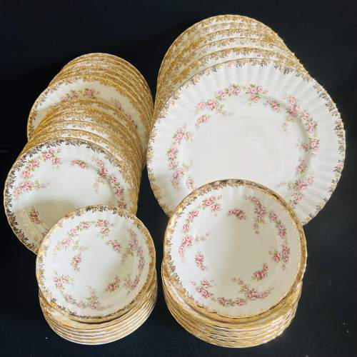 A Royal Albert Dimity Rose Part Dinner Service image-4