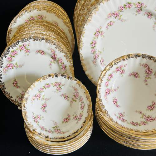 A Royal Albert Dimity Rose Part Dinner Service image-5