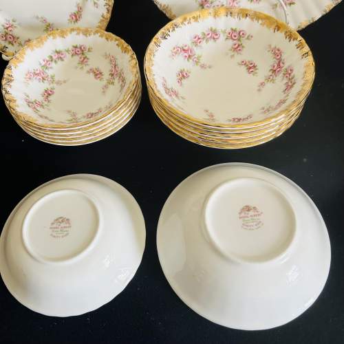 A Royal Albert Dimity Rose Part Dinner Service image-6