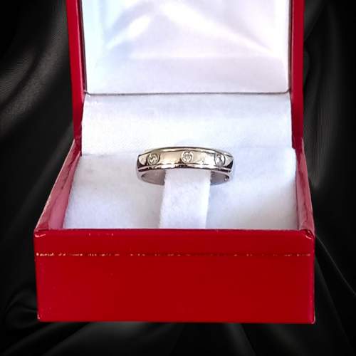 18ct White Gold Diamond Ring image-2