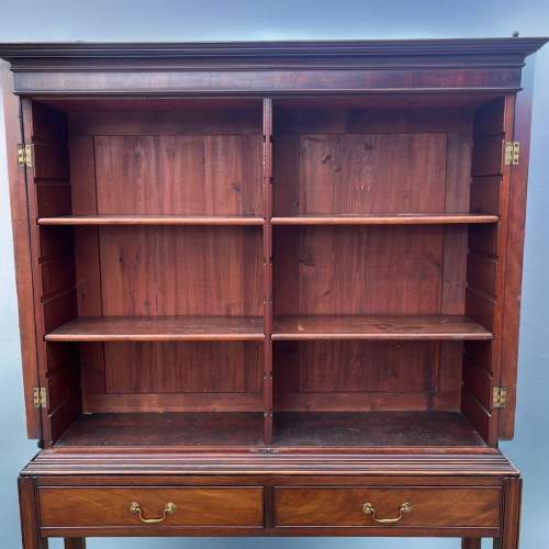 A Georgian Mahogany Bookcase on Stand image-3