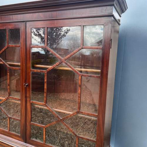 A Georgian Mahogany Bookcase on Stand image-6