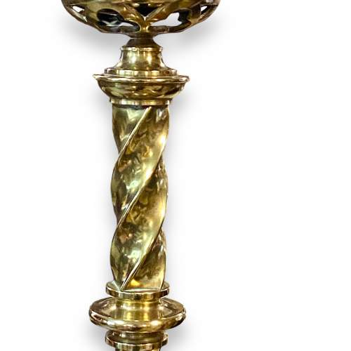 Fine 19th Century Pugin Style Brass Oil Lamp image-4