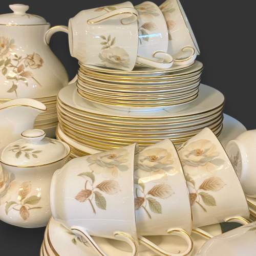 71 Piece Royal Doulton Yorkshire Rose Dinner Service image-2