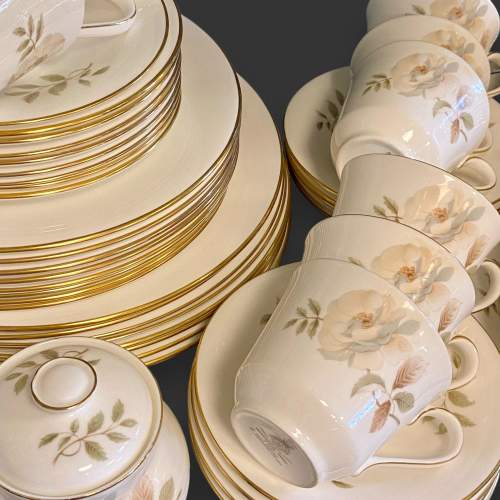 71 Piece Royal Doulton Yorkshire Rose Dinner Service image-4