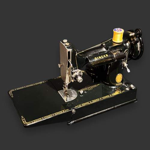 Singer Featherweight Sewing Machine image-2