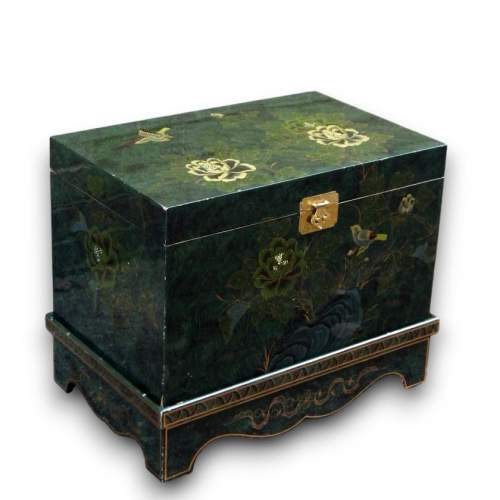 Chinoiserie 20th Century Hand Painted Chest Box on Stand image-2